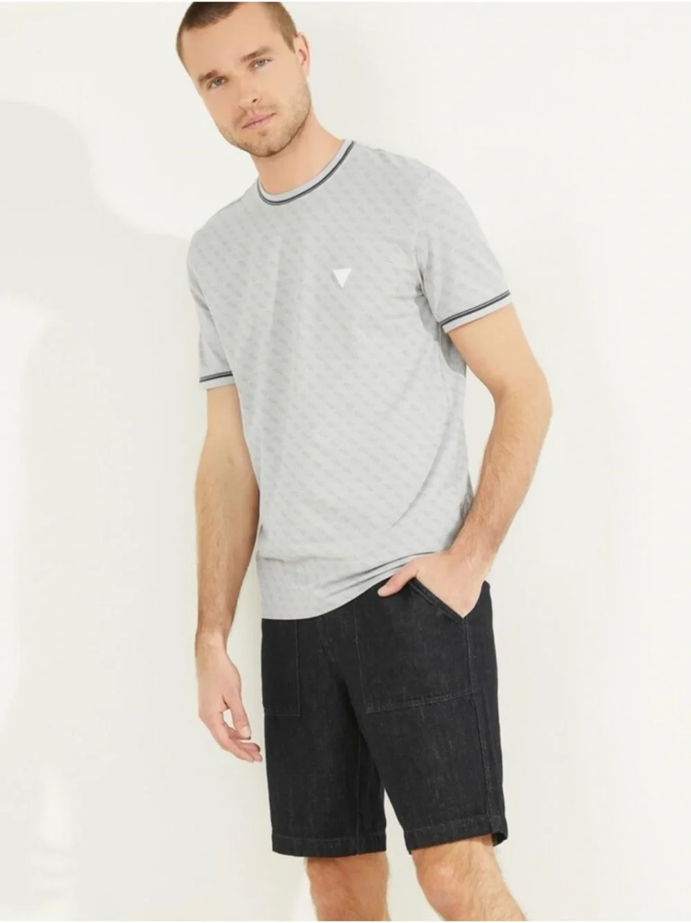Guess Light Gray Patterned T-Shirt - Picture 2 of 9